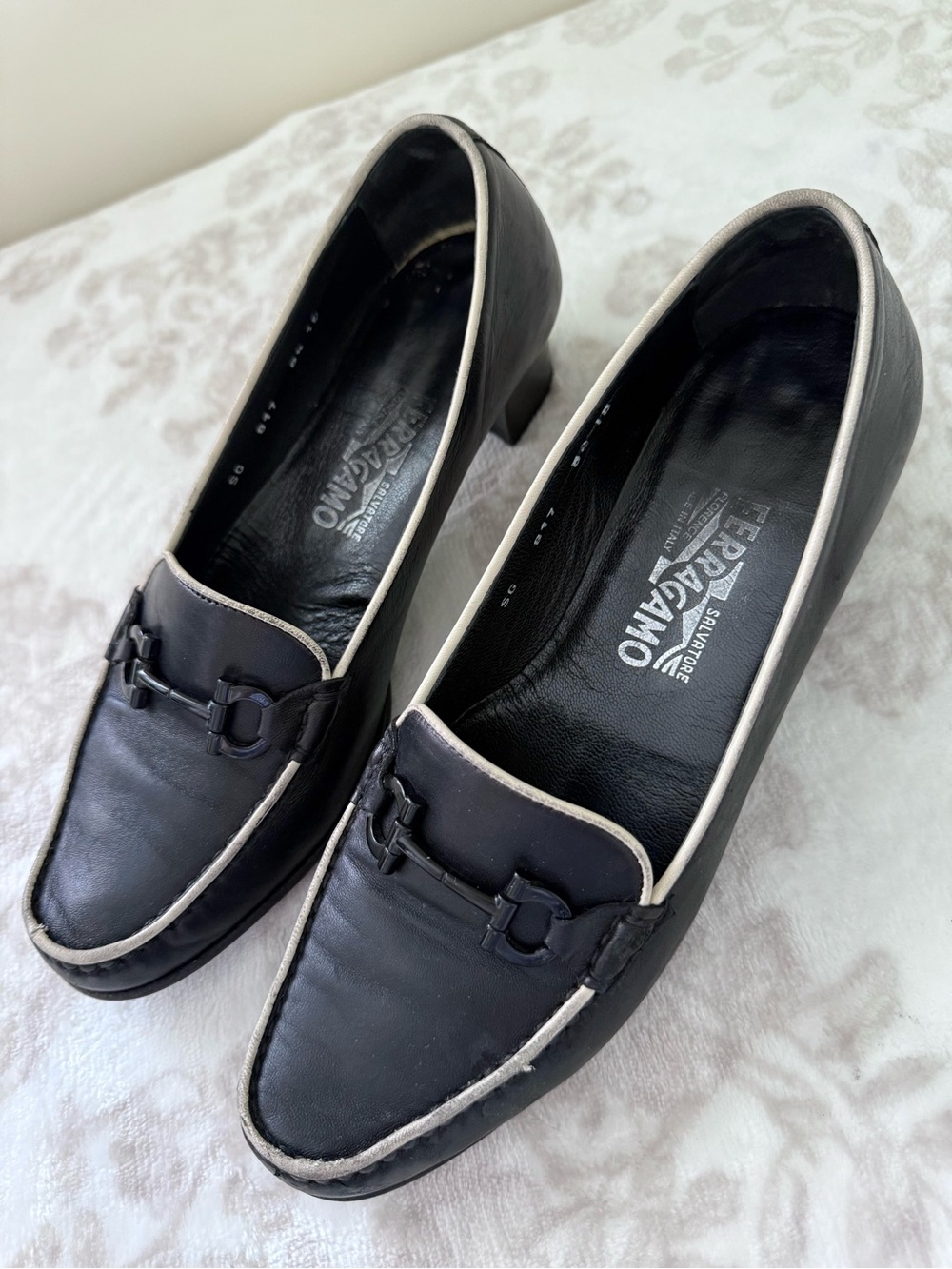 Salvatore Ferragamo Black Leather Loafers Pumps Gancini Low Block Heel